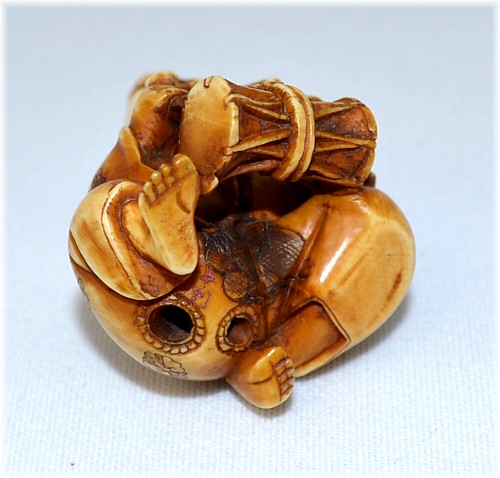 японская подписная нэцкэ из слоновой кости, Камигата, 1800-е гг.