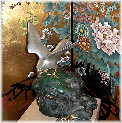 японская бронзовая скульптура Сокол на вершине, Япония, 1930-е гг