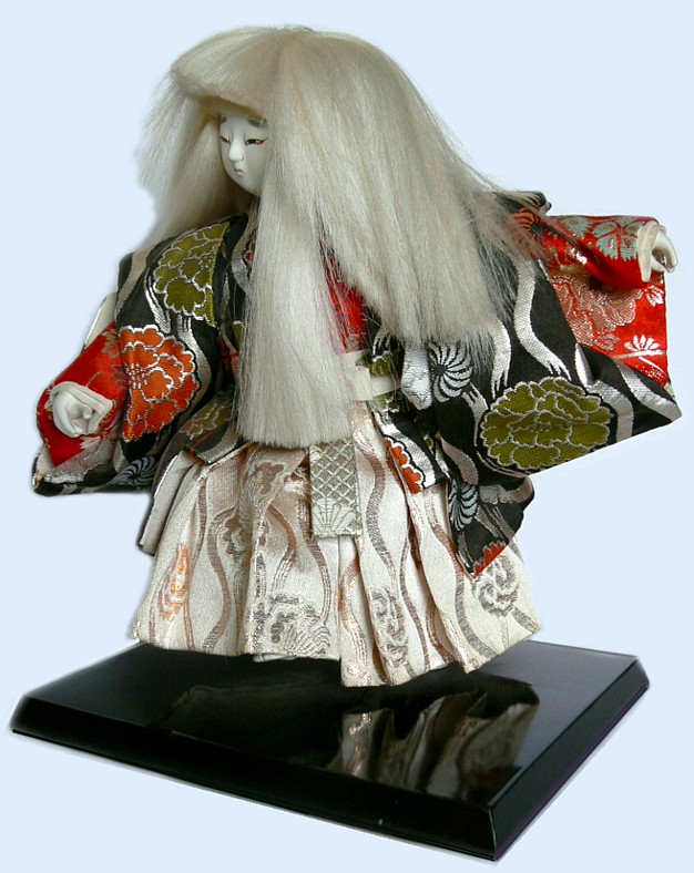 японская старинная кукла в виде актера театра КАБУКИ