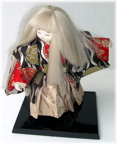 японская старинная кукла в виде актера театра КАБУКИ