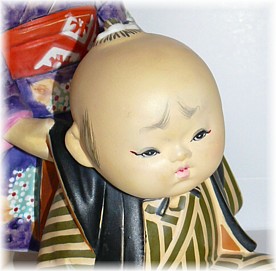 японская статуэтка из керамики, деталь