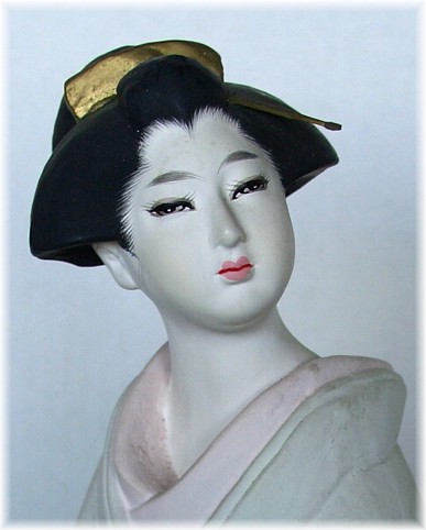 Девушка с зонтиком, японская антикварная статуэтка, 1930-е гг.