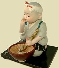 японская статуэтка Мальчик в фартуке, керамика-бисквит, 1950-е гг.