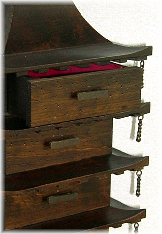 японский шкаф для коллекций. деталь