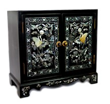 инкрустированный шкафчик для украшений