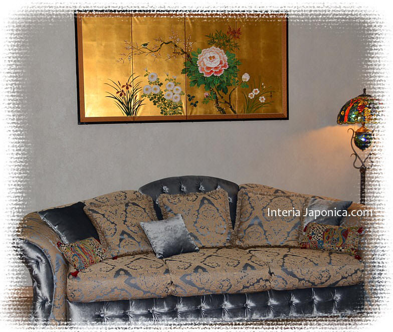 японская антикварная ширма в интерьере в качестве настенного украшения