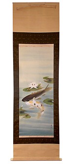 японская акварель на свитке Карпы в пруду