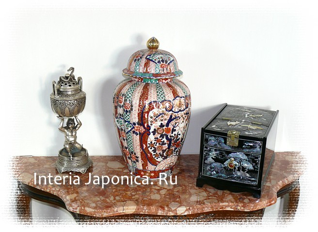 японский антиквариат: шкатулка, ваза и курильница