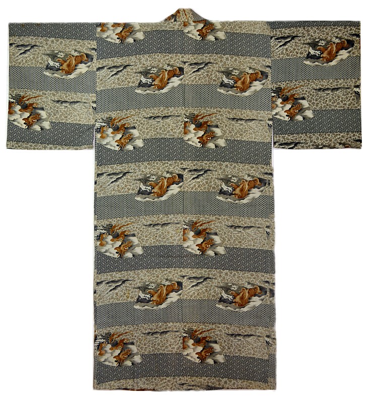 японское традиционное мужское кимоно с рисунком в виде тигра и дракона