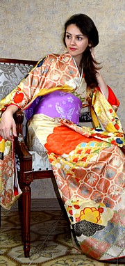  японское  шелковое  кимоно молодой девушки