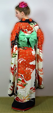 японское антикварное шелковое кимоно с авторской росписью и вышивкой