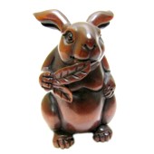 япоснкая нэцкэ из кипариса Заяц