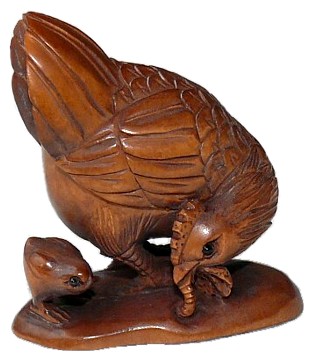 японская нецке из кипариса Курица с цыпленком