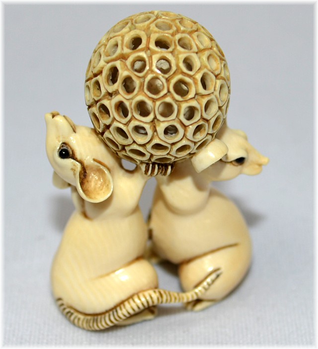 японская нэцкэ из слоновой кости