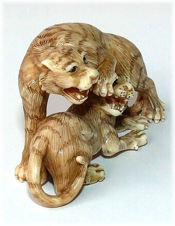 японская нецка из слоновой кости Тигры, конец 19 в.