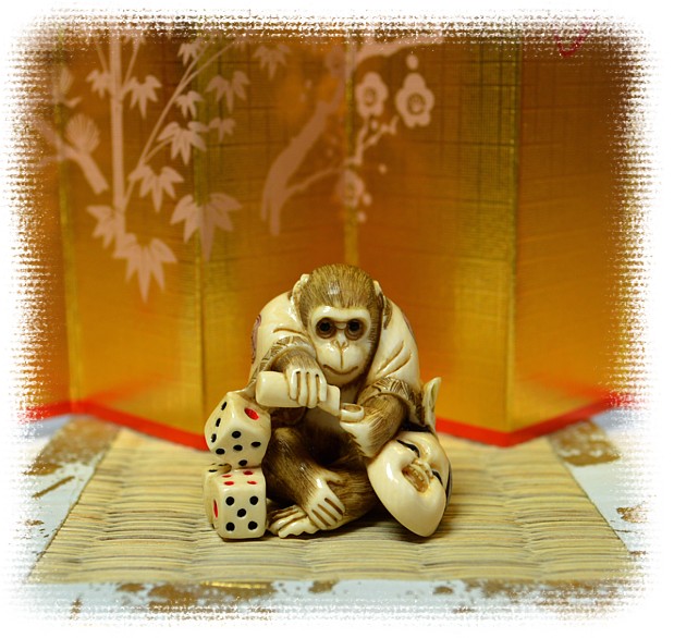 японская нэцка Обезьянка сбутылкой сакэ, 1930-е гг.