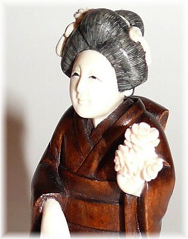 японская нэцкэ из слоновой кости и дерева