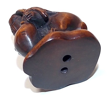 японская нэцкэ Заяц с дайконом, кипарис