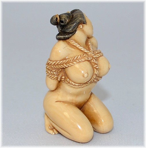 пленница, нэцкэ из слоновой кости