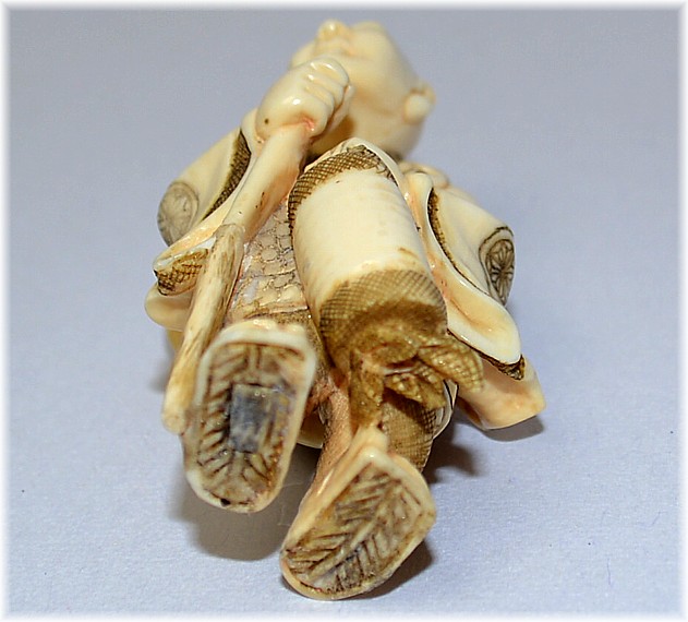 нэцка из слоновой кости 