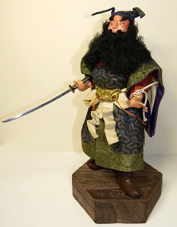 японская антикварная кукла, изображающая защитника от злых духов