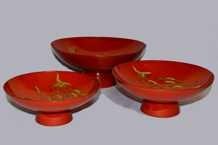 три чаши для сакэ с росписью золотом, Япония, 1900-е гг.