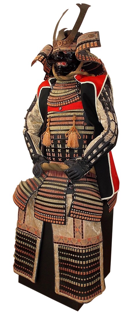 доспехи самурая и военно-парадная накидка дзинбаори