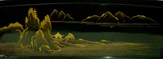 японский рисунок на подставке для трех самурайских мечей